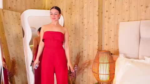 Snapshot of kirakayleigh chatting on 11.25.25 kira online show from 11.25.25