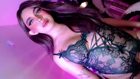 Its your girl KIRA online show from 12.19.25