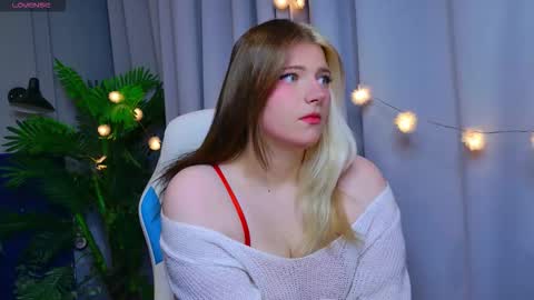 Snapshot of kirashaw chatting on 01.08.26 Kira online show from 01.08.26