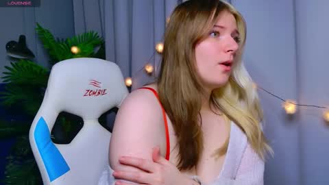 Snapshot of kirashaw chatting on 01.09.26 Kira online show from 01.09.26