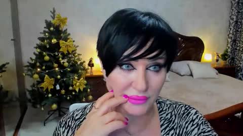 Kira online show from 12.21.25