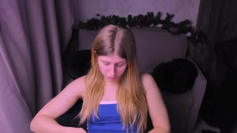 Snapshot of kirraa_ chatting on 12.19.24 Kira online show from 12.19.24