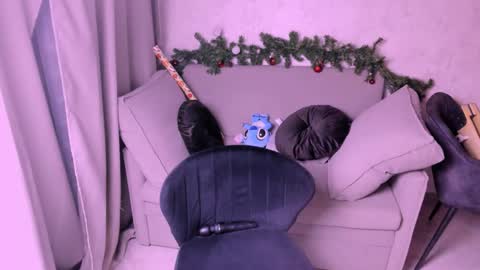 Snapshot of kirraa_ chatting on 12.25.24 Kira online show from 12.25.24