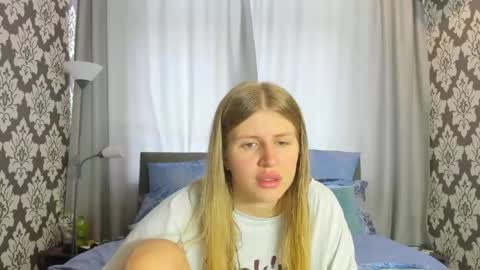 Snapshot of kirraa_ chatting on 09.16.25 Kira online show from 09.16.25