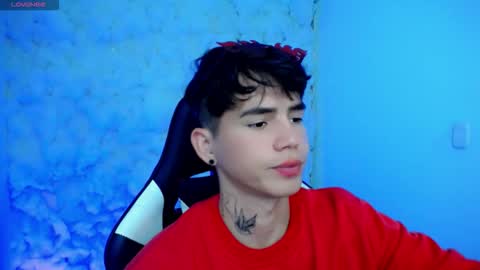 Snapshot of kiss_whitee chatting on 11.05.25 kiss_whitee online show from 11.05.25