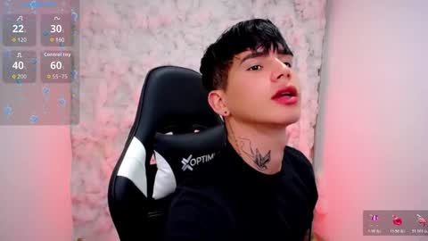 Snapshot of kiss_whitee chatting on 11.13.25 kiss_whitee online show from 11.13.25