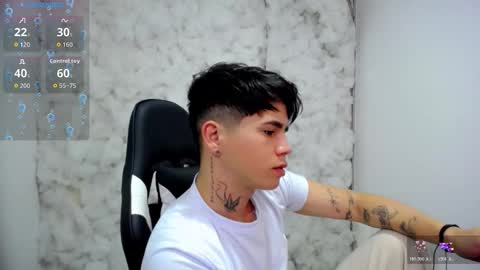 Snapshot of kiss_whitee chatting on 11.24.25 kiss_whitee online show from 11.24.25