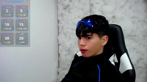 Snapshot of kiss_whitee chatting on 11.29.25 kiss_whitee online show from 11.29.25