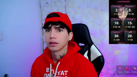 Snapshot of kiss_whitee chatting on 12.15.25 kiss_whitee online show from 12.15.25