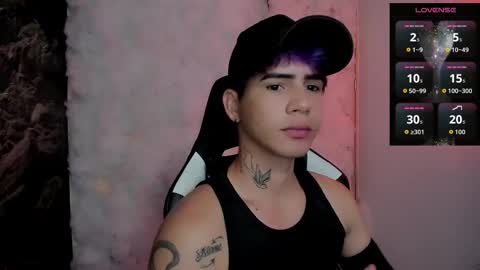 Snapshot of kiss_whitee chatting on 02.12.26 kiss_whitee online show from 02.12.26