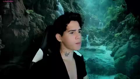 Snapshot of kiss_whitee chatting on 02.17.26 kiss_whitee online show from 02.17.26