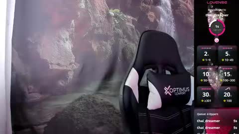 Snapshot of kiss_whitee chatting on 02.17.26 kiss_whitee online show from 02.17.26