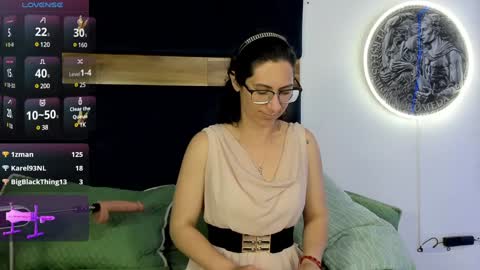 Kissing Company online show from 02.04.25