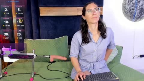 Kissing Company online show from 02.08.25