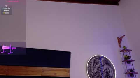 Kissing Company online show from 11.07.25