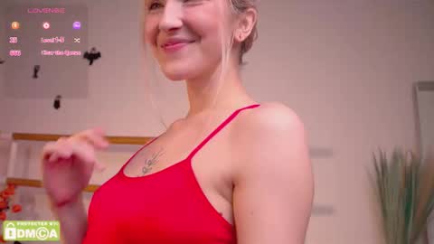 Snapshot of kisskiss_muah chatting on 11.01.25 Kate online show from 11.01.25