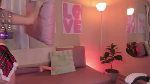 Snapshot of kissme_cutie chatting on 11.14.25 Call me Nicolle online show from 11.14.25