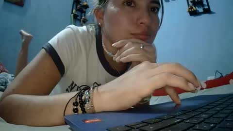 Snapshot of kissmelovejummy chatting on 04.04.26 Erika paul online show from 04.04.26