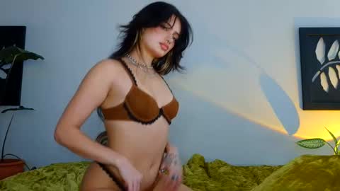 Snapshot of kissmerosy chatting on 03.02.25 Rose online show from 03.02.25