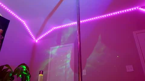 Snapshot of kissmerosy chatting on 11.05.25 Rose online show from 11.05.25