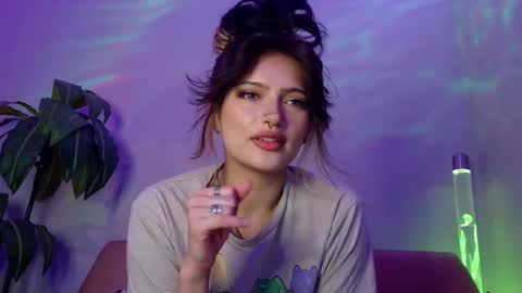 Snapshot of kissmerosy chatting on 11.13.25 Rose online show from 11.13.25