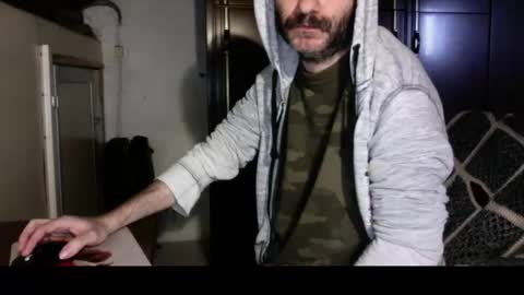 kissofbanned1983 online show from 11.29.25