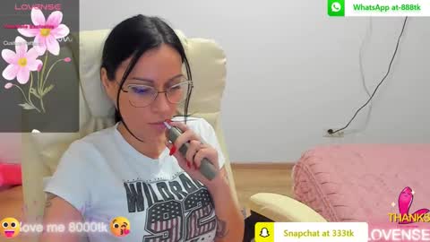 Snapshot of kisssnicol chatting on 03.04.25 kisssnicol online show from 03.04.25