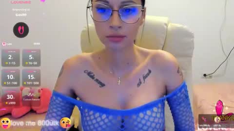 Snapshot of kisssnicol chatting on 10.19.25 kisssnicol online show from 10.19.25