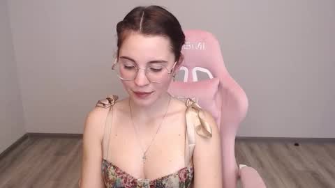 Snapshot of kisulya_meow246 chatting on 10.14.25 Vikki Rose online show from 10.14.25