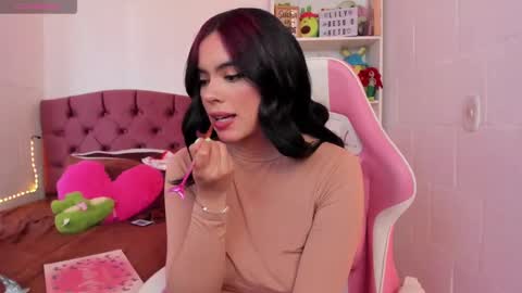 Snapshot of kit_kat_10 chatting on 03.11.25 Lily online show from 03.11.25