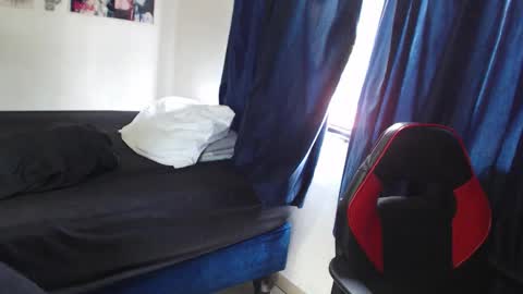 Snapshot of kitcatdreams chatting on 04.19.26 kitcatdreams online show from 04.19.26