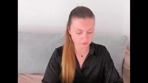 Snapshot of kitkatvel chatting on 05.25.26 kitkatvel online show from 05.25.26