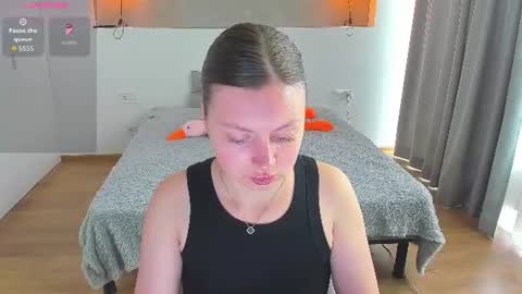Snapshot of kitkatvel chatting on 06.15.26 kitkatvel online show from 06.15.26