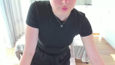 Snapshot of kitkatvel chatting on 06.25.26 kitkatvel online show from 06.25.26