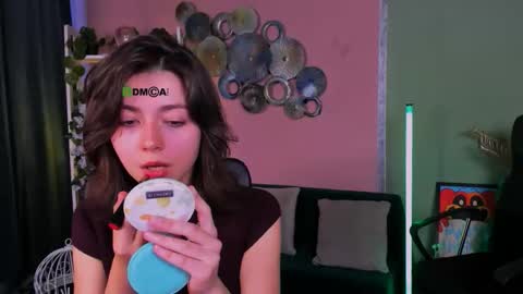 Snapshot of kitniss_dreamy chatting on 10.18.25 kitniss online show from 10.18.25