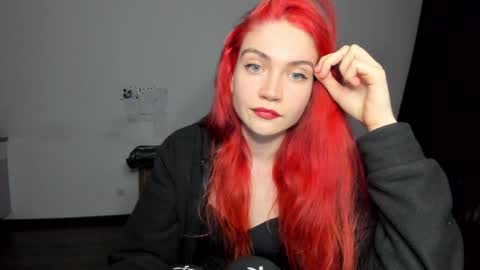 Snapshot of kitsunemoon chatting on 01.06.25 Kitsune online show from 01.06.25