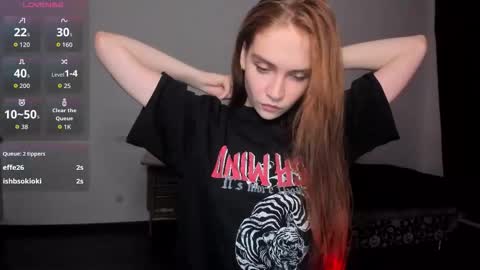 Snapshot of kitsunemoon chatting on 09.16.25 Kitsune online show from 09.16.25