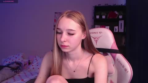 Snapshot of kitsuneyx chatting on 05.18.26 kitsuneyX online show from 05.18.26
