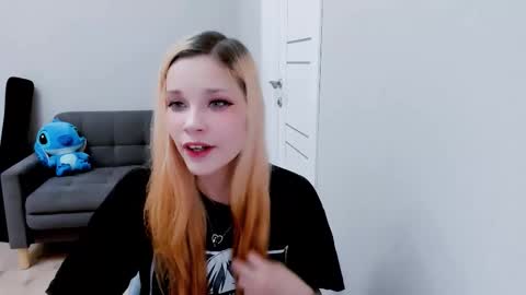 Snapshot of kitten_alisa chatting on 09.12.25 Alissa online show from 09.12.25