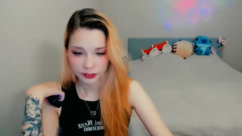 Snapshot of kitten_alisa chatting on 10.11.25 Alissa online show from 10.11.25