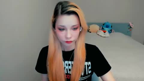 Snapshot of kitten_alisa chatting on 10.13.25 Alissa online show from 10.13.25