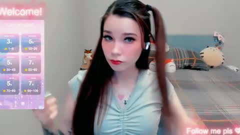 Snapshot of kitten_alisa chatting on 12.05.25 Alissa online show from 12.05.25