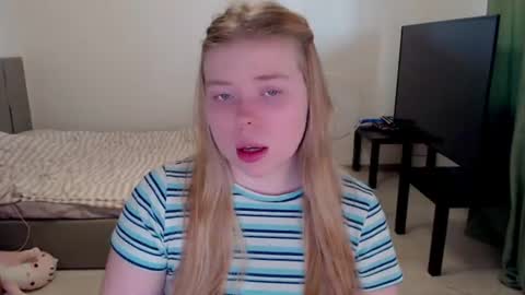 Snapshot of kitten_jenny01 chatting on 06.16.26 Jennyblonde and Emmabrunette online show from 06.16.26