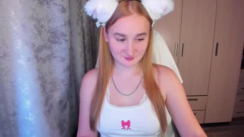 Snapshot of kitten_sun chatting on 12.22.24 kitten_sun online show from 12.22.24