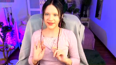 Snapshot of kittenlolla chatting on 04.19.26 Lolla online show from 04.19.26