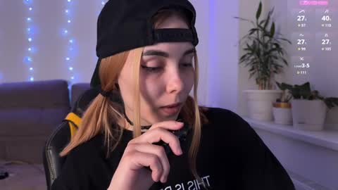 Snapshot of kittie_bear chatting on 04.04.26 Veronica online show from 04.04.26