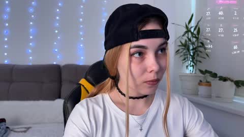 Snapshot of kittie_bear chatting on 05.08.26 Veronica online show from 05.08.26