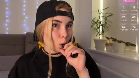 Snapshot of kittie_bear chatting on 06.18.26 Veronica online show from 06.18.26