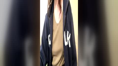 Snapshot of kittie_creme chatting on 06.18.26 Kittie Creme online show from 06.18.26