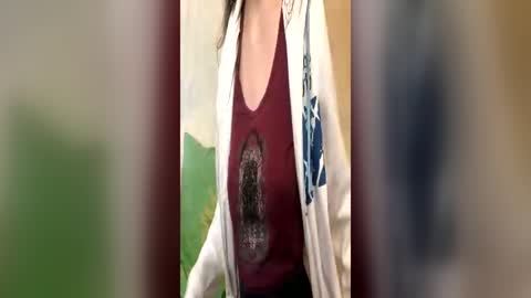 Snapshot of kittie_creme chatting on 06.19.26 Kittie Creme online show from 06.19.26